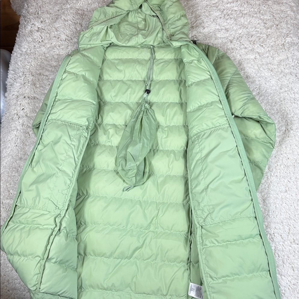 Amazon Essentials Women's LWT Water-Resistant Pac… - image 4